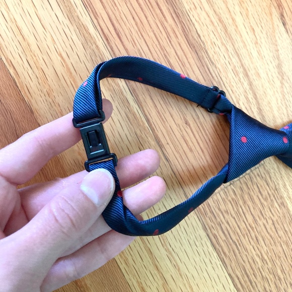 Boy’s size 4-7 NWT Children’s Place navy clip on tie with red polka dots - Picture 3 of 6